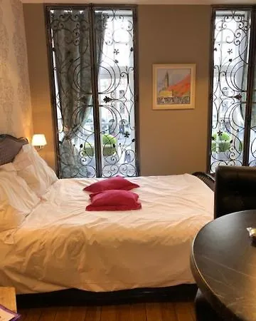 Le 31 Au Coeur Des Places Apartment