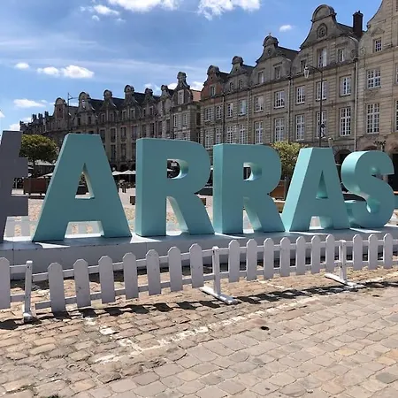 Le 31 Au Coeur Des Places Аррас