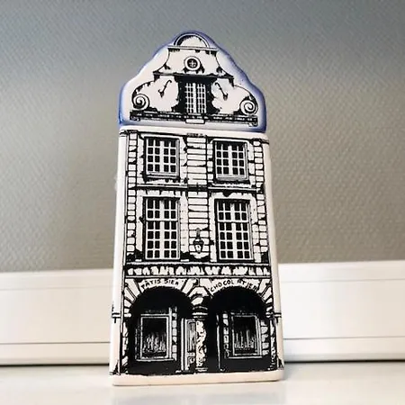Le 31 Au Coeur Des Places Apartamento